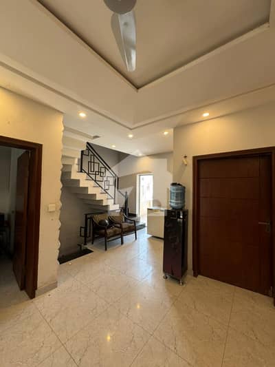 7 Marla lower Portion With gass Avaliable For Rent In Lake City