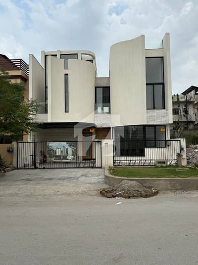 G 14/4 Size 35x70 10 Marla brand new house for sale beautiful location