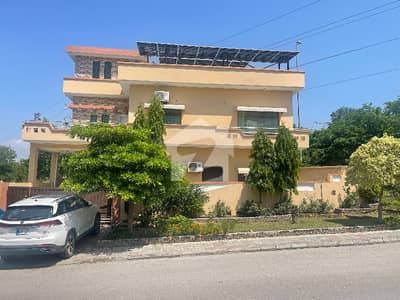 Ten Marla Front Open, Three Side Corner DOUBLE UNIT Triple Storey House At A Very Attractive Price