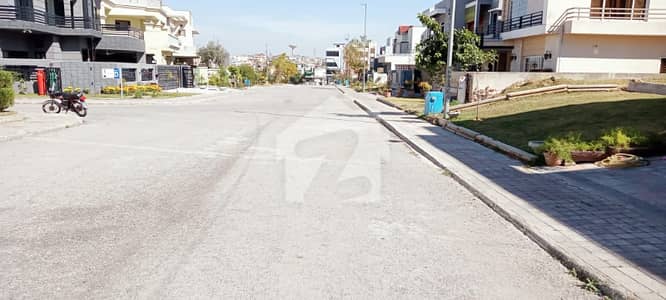 A Beautiful One Kanal Plot On A 70 Feet Wide Road