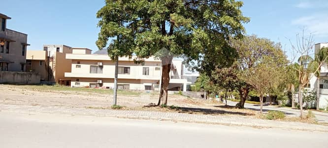 One Kanal Solid Land Plot In Street 11 Direct Access From Jinnah Blvd, Near Family Bee Park