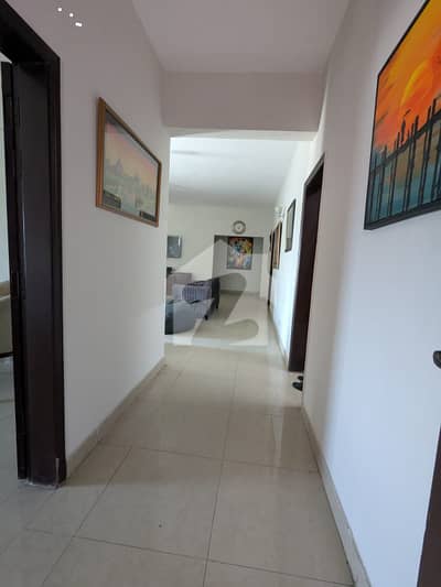 10 MARLA 3 BEDROOM BEAUTIFUL APARTMENT AVAILABLE FOR RENT