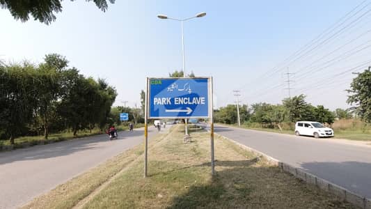 پارک انکلیو اسلام آباد میں 14 مرلہ رہائشی پلاٹ 3.35 کروڑ میں برائے فروخت۔