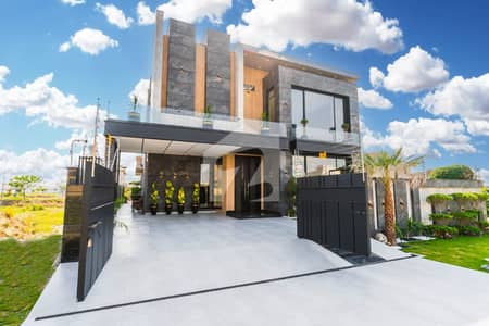 Fully Basemet With Home Theater This Luxury 1 Kanal House In Phase 6 For Sale