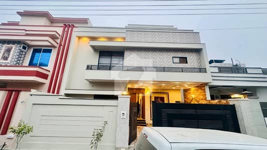 Prime Location In Canal View - Sector 3 10 Marla House For Sale