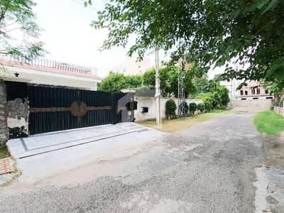 Facing Park 2 Kanal House In Stunning Wapda Town Phase 1 - Block H1 Is Available For Sale Facing Park 2 Kanal House In Stunning Wapda Town Phase 1 - Block H1 Is Available For Sale