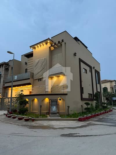 8.5 Corner House For Sale
