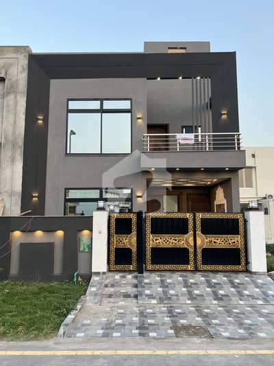 Bahria Nasheman 5 Marla Brand New House Available for sale Very Reasonable Price