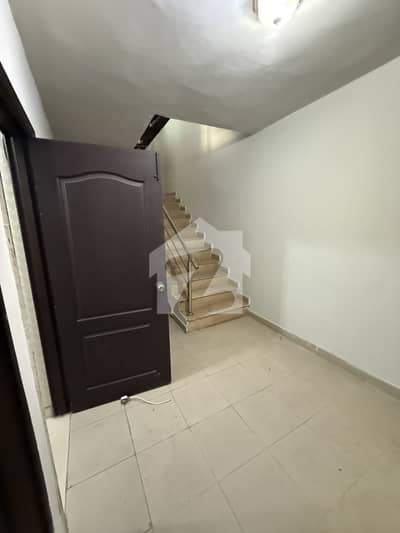 10 MARLA FACING PARK 4 BEDROOM HOUSE AVAILABLE FOR RENT