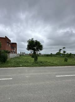 Prime Location Near Park Market Masjid