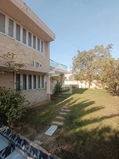 1100 Yards Elegant Super Luxurious 4 Bedrooms Bungalow Most Prime Heart Off Khayaban-e-jabal Close To Saudi Consulate
