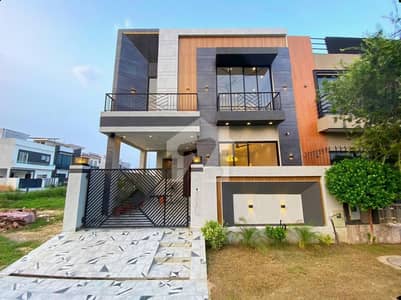 5 MARLA ELEGANT AND FULLY MAINTAINED SUPER HOT LOCATED BUNGALOW IS AVAILABLE IN THE BEST BLOCK OF DHA 9 TOWN LAHORE.