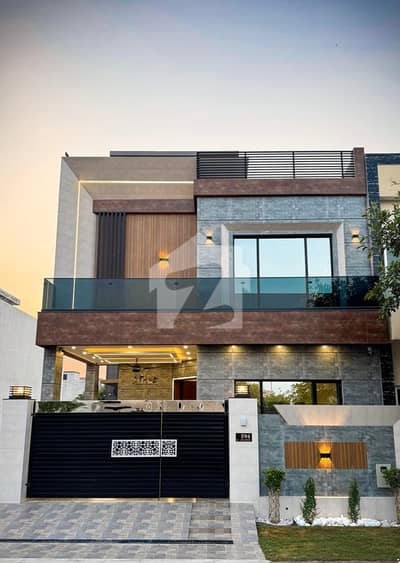 5 MARLA ELEGANT AND FULLY MAINTAINED SUPER HOT LOCATED BUNGALOW IS AVAILABLE IN THE BEST BLOCK OF DHA 9 TOWN LAHORE.