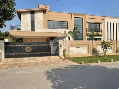 PHASE 7 1-KANAL BRAND NEW FULLY MAINTAINED BUNGALOW IS AVAILABLE FOR SALE.