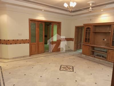 جی ۔ 9 اسلام آباد میں 5 کمروں کا 14 مرلہ مکان 3.0 لاکھ میں کرایہ پر دستیاب ہے۔