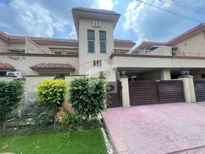 Beautiful 3-Bedrooms Flat For Sale In Askari-11 Lahore