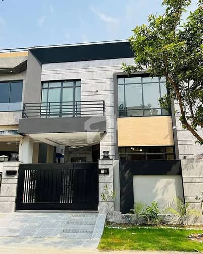 5 MARLA ELEGANT AND FULLY MAINTAINED SUPER HOT LOCATED BUNGALOW IS AVAILABLE IN THE BEST BLOCK OF DHA 9 TOWN LAHORE.