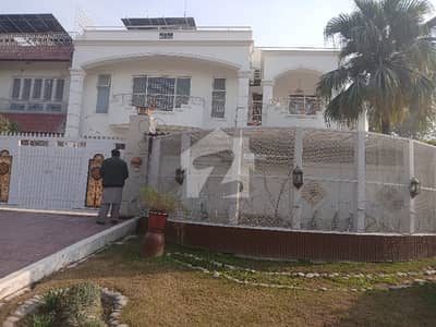 40*80 Cda Transfer Top Location Brand New Triple Story Corner House Available In G-9