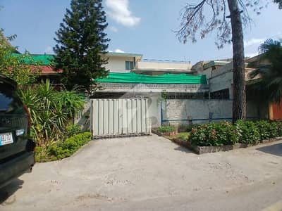 G9/4,Top Location Big Street House For Sale