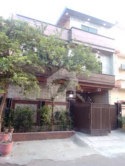 Beautifull Houst At Best Locaton Of Lahore