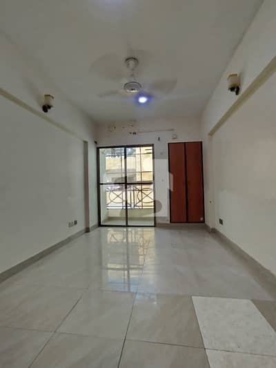 3 Beds Apartment For Rent