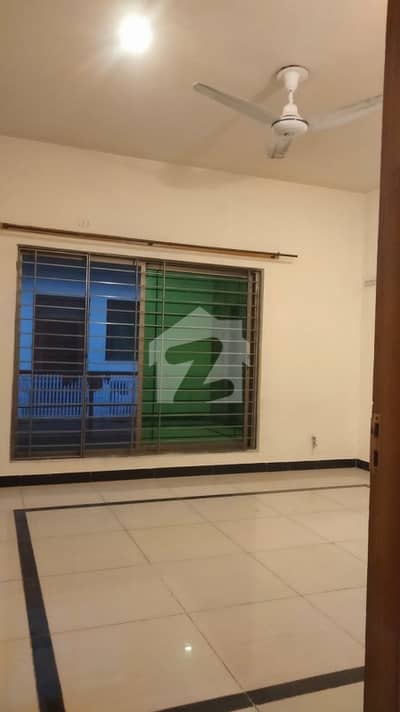D 12 Full House For Rent Size 10 Marla Near Market Masjid