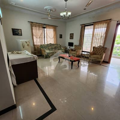 VERY MAINTAINED INDEPENDENT HOUSE FOR SALE IN PHASE 4, ABOVE FROM ROAD LEVEL