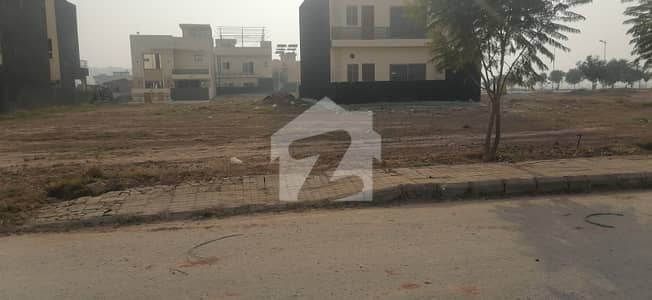 بحریہ ٹاؤن فیز 8 ۔ بلاک ایل بحریہ ٹاؤن فیز 8,بحریہ ٹاؤن راولپنڈی,راولپنڈی میں 8 مرلہ رہائشی پلاٹ 75.0 لاکھ میں برائے فروخت۔