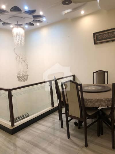 ستیانہ روڈ فیصل آباد میں 5 کمروں کا 8 مرلہ مکان 1.7 کروڑ میں برائے فروخت۔