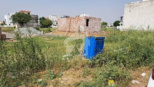 ڈی ایچ اے فیز 7 - بلاک وائے فیز 7,ڈیفنس (ڈی ایچ اے),لاہور میں 2 کنال رہائشی پلاٹ 9.0 کروڑ میں برائے فروخت۔