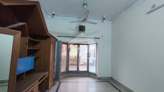 فیروزپور روڈ لاہور میں 8 کمروں کا 1 کنال مکان 6.5 کروڑ میں برائے فروخت۔