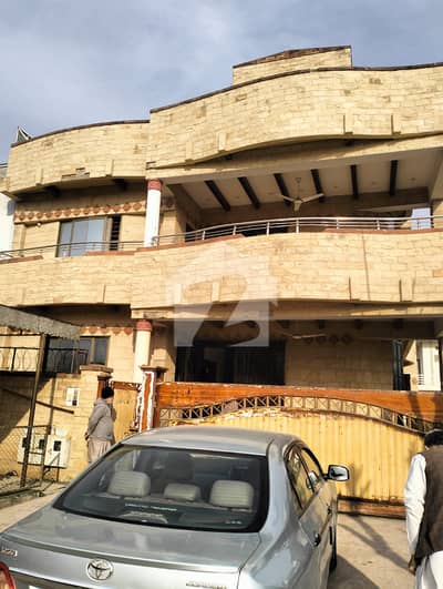 G-13/3 Main Double 688 Triple Storey House 40x80 available for rent