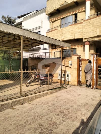 G-13/3 Main Double 688 Triple Storey House 40x80 available for rent