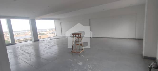 ڈی ایچ اے فیز 8 ڈی ایچ اے ڈیفینس,کراچی میں 9 مرلہ Studio دفتر 4.5 لاکھ میں کرایہ پر دستیاب ہے۔