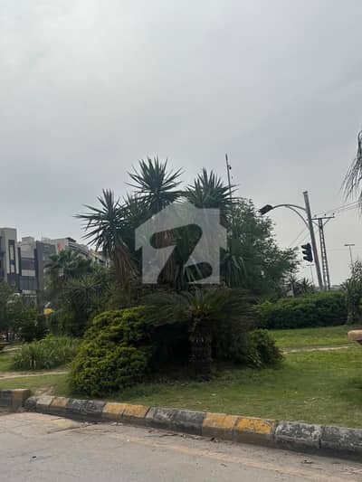 A Spacious 7 Marla Residential Plot In Bahria Town Phase 8 - Usman Block