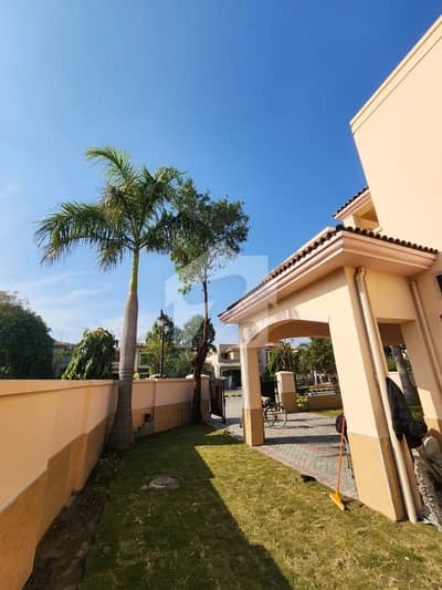1 Kanal Used Ultra Luxury House Corner + 80 Feet Road For Sale In Lake City Sector M1