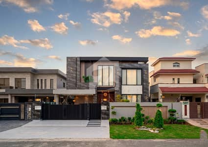1 Kanal Luxury Bungalow For Sale At Super Hot Location Near To Park