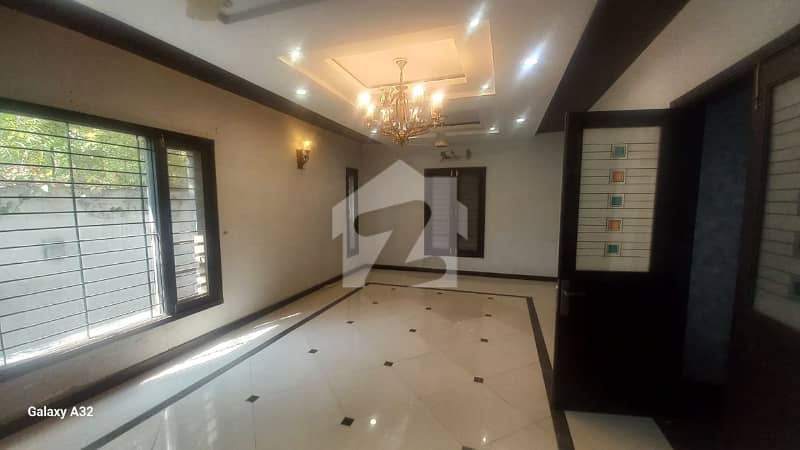 300-Yard Dream Home: Your Luxury Oasis Awaits 300-Yard Dream Home: Your Luxury Oasis Awaits