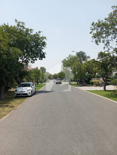 1-KANAL PLOT IN V BLOCK, DIRECT MEETING WITH PLOT OWNER. . . . NEAR TO PARK AND MAIN ROAD. 1-KANAL PLOT IN V BLOCK, DIRECT MEETING WITH PLOT OWNER. . . . NEAR TO PARK AND MAIN ROAD.
