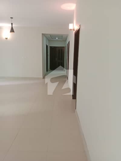 10 MARLA 3 BEDROOMS APARTMENT AVAILABLE FOR SALE