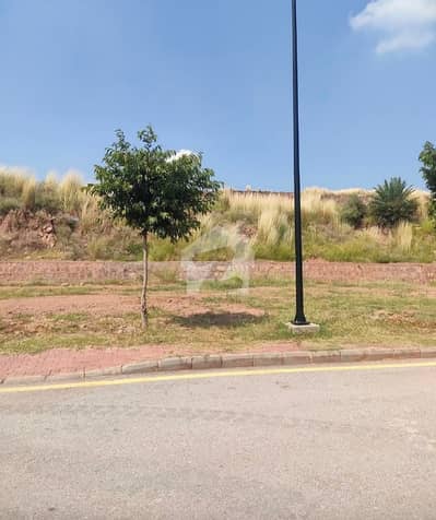 Sector F1 8 Marla plot Available for sale in bahria enclave Islamabad possessionable and developed plot and hieghted location