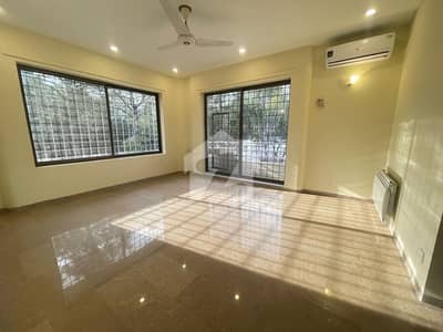 House Of 18 Marla In F-11 Is Available
