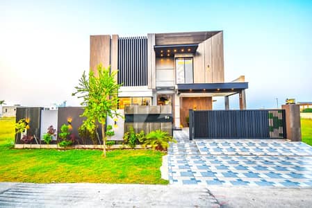 ONE KANAL MODERN DESIGN HOUSE FOR SALE NEAR DOLMEN MALL IN DHA PHASE 6
