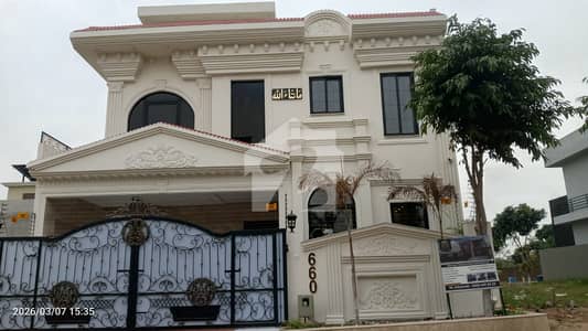 ٹاپ سٹی 1 - بلاک اے ٹاپ سٹی 1,اسلام آباد میں 5 کمروں کا 10 مرلہ مکان 5.3 کروڑ میں برائے فروخت۔