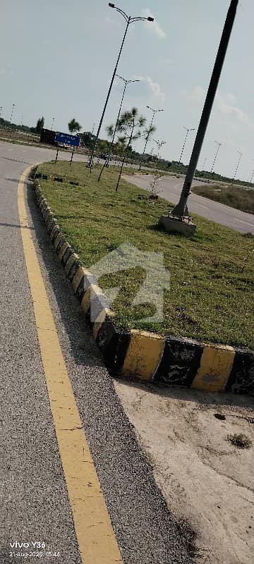 G14/4 Main Double Road Park Facing Plot For Sale Size 35*70