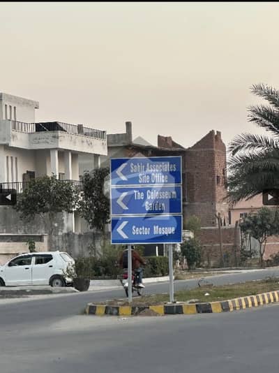 خیابان امین - بلاک این خیابانِ امین,لاہور میں 6 کمروں کا 10 مرلہ مکان 2.9 کروڑ میں برائے فروخت۔
