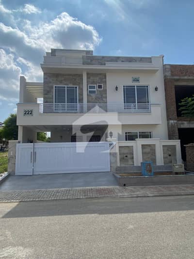 ٹاپ سٹی 1 - بلاک اے ٹاپ سٹی 1,اسلام آباد میں 5 کمروں کا 10 مرلہ مکان 4.7 کروڑ میں برائے فروخت۔