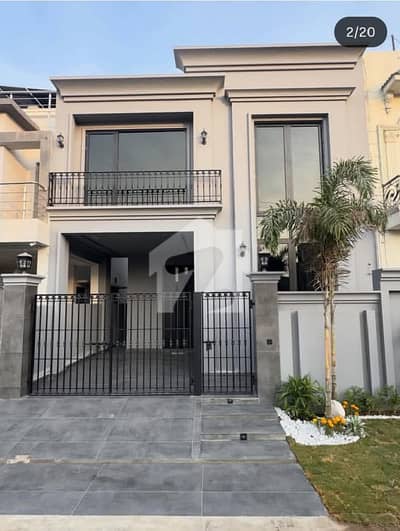 5 MARLA BRAND NEW HOUSE FOR SALE BEST LOCATION SOLID CONSTRUCTION NOT : ATTACHED ORIGINAL PICK