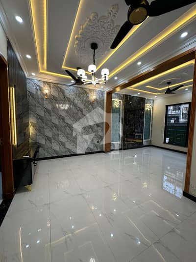 Stylish 5 Marla House Available For Rent