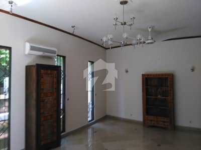 HOUSE FOR RENT IN F-7